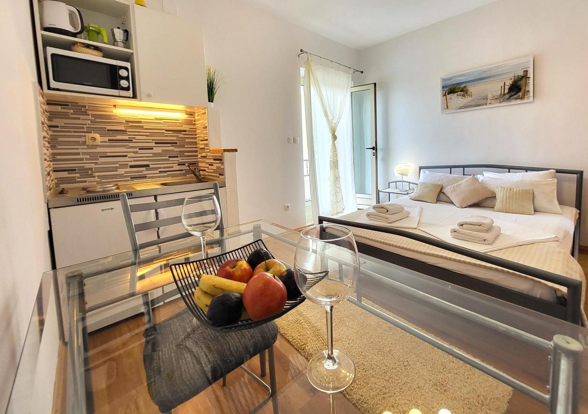 Apartments Vrisnik Jelsa  Eksteriør billede